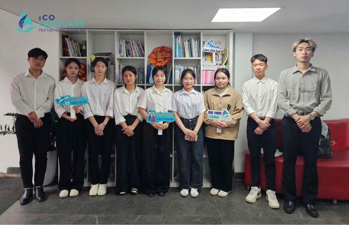 Các bạn học sinh - ICOLanguage